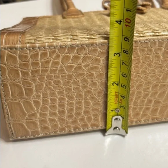 Liz Claiborne Tan Woven Straw Handbag - Picture 9 of 12